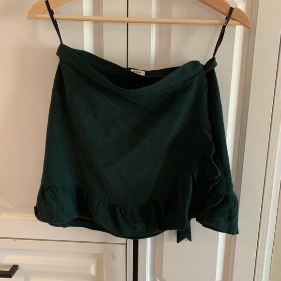 Green wrap skirt from Aritizia - Picture 3 of 4